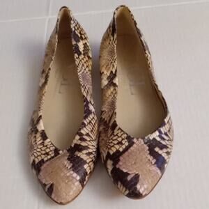 AGL Women's Size 8.5 Vero Cucoio Snakeskin Patterned Flats. Made in Italy